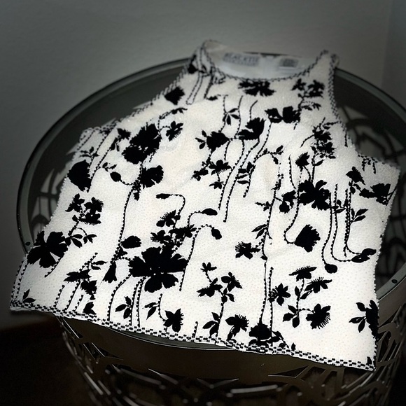 Vintage BLACKTIE Oleg Cassini Beaded Black and White Floral Top 100% Silk - Picture 5 of 11